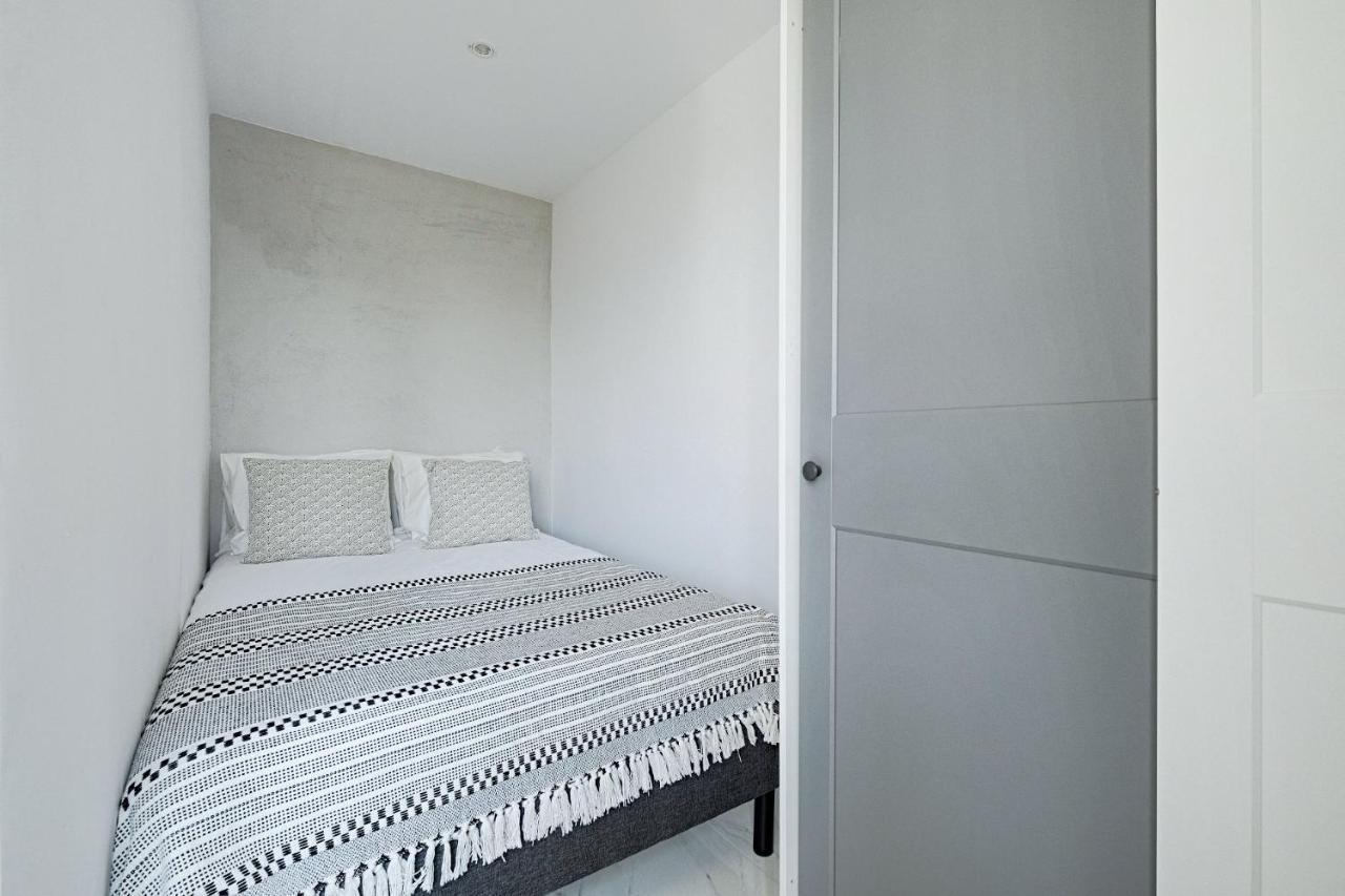 White Studio Next To Polin Polish Jews Musem Warsaw Exterior photo